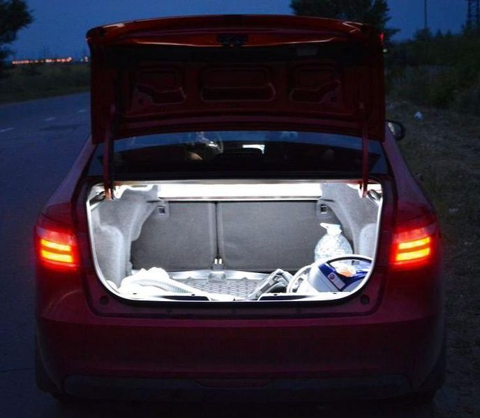 Підсвітка багажника. Колір БІЛИЙ! Ідеальний подарунок другу чи собі!) !!1м білої стрічки 12в фото