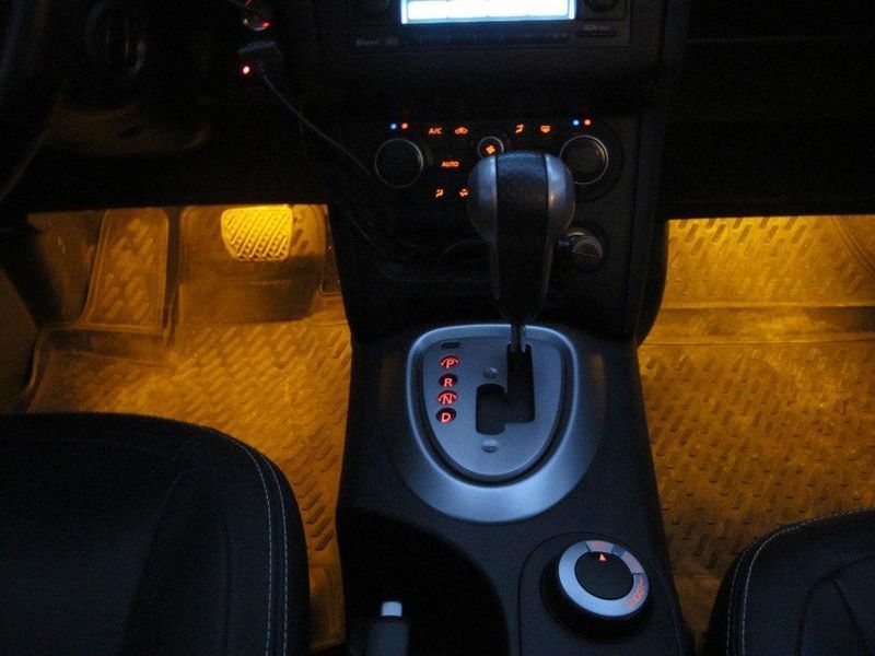 Яскрава жовта підсвітка салону та ніг в авто 12V &mdash; Створюй атмосферу пристрасті та гармонії (стрічка з конекторами без пайки) VDA_p-kaSalon_nig_YELLOW фото